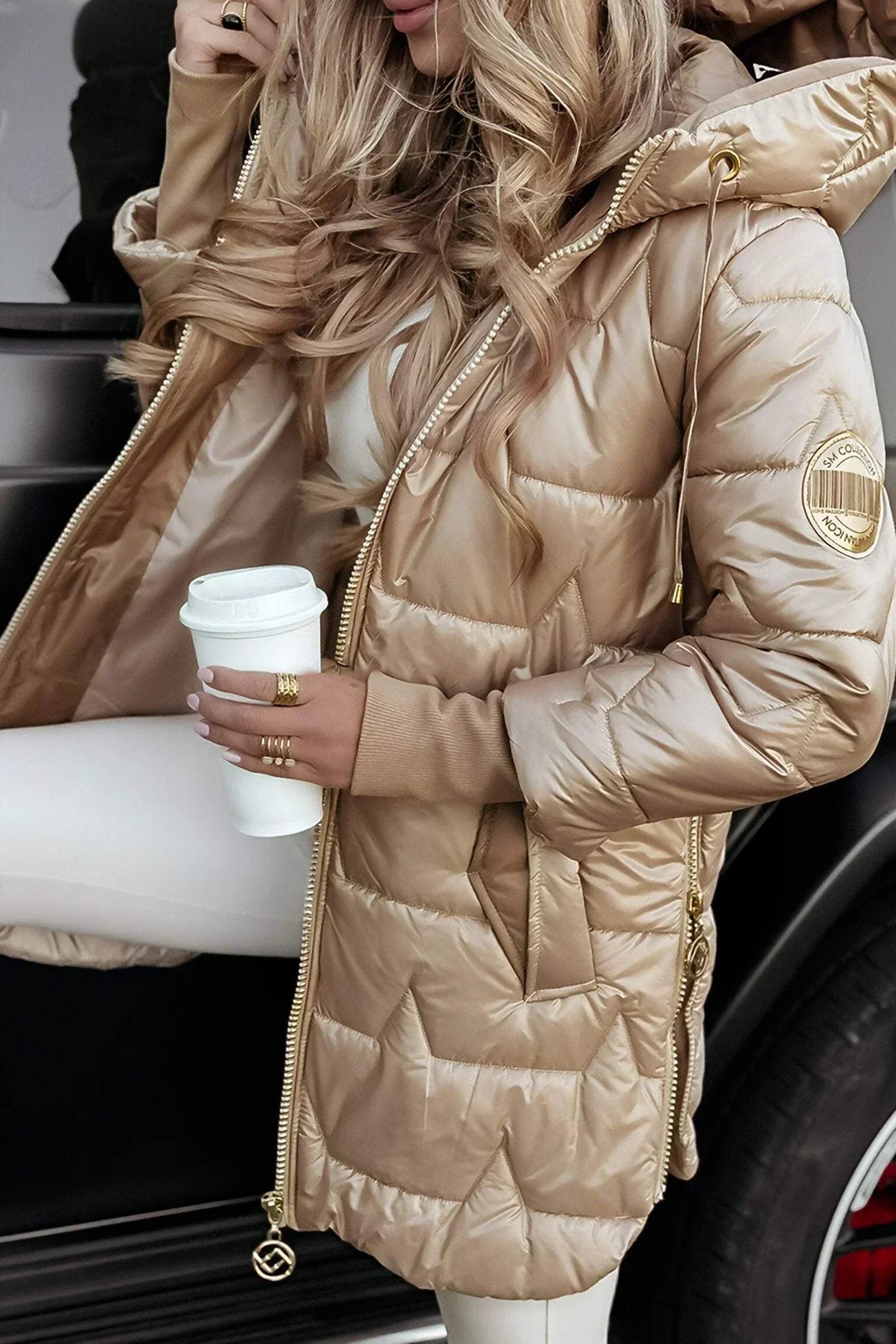 CELIA | Abrigo elegante con capucha acolchada