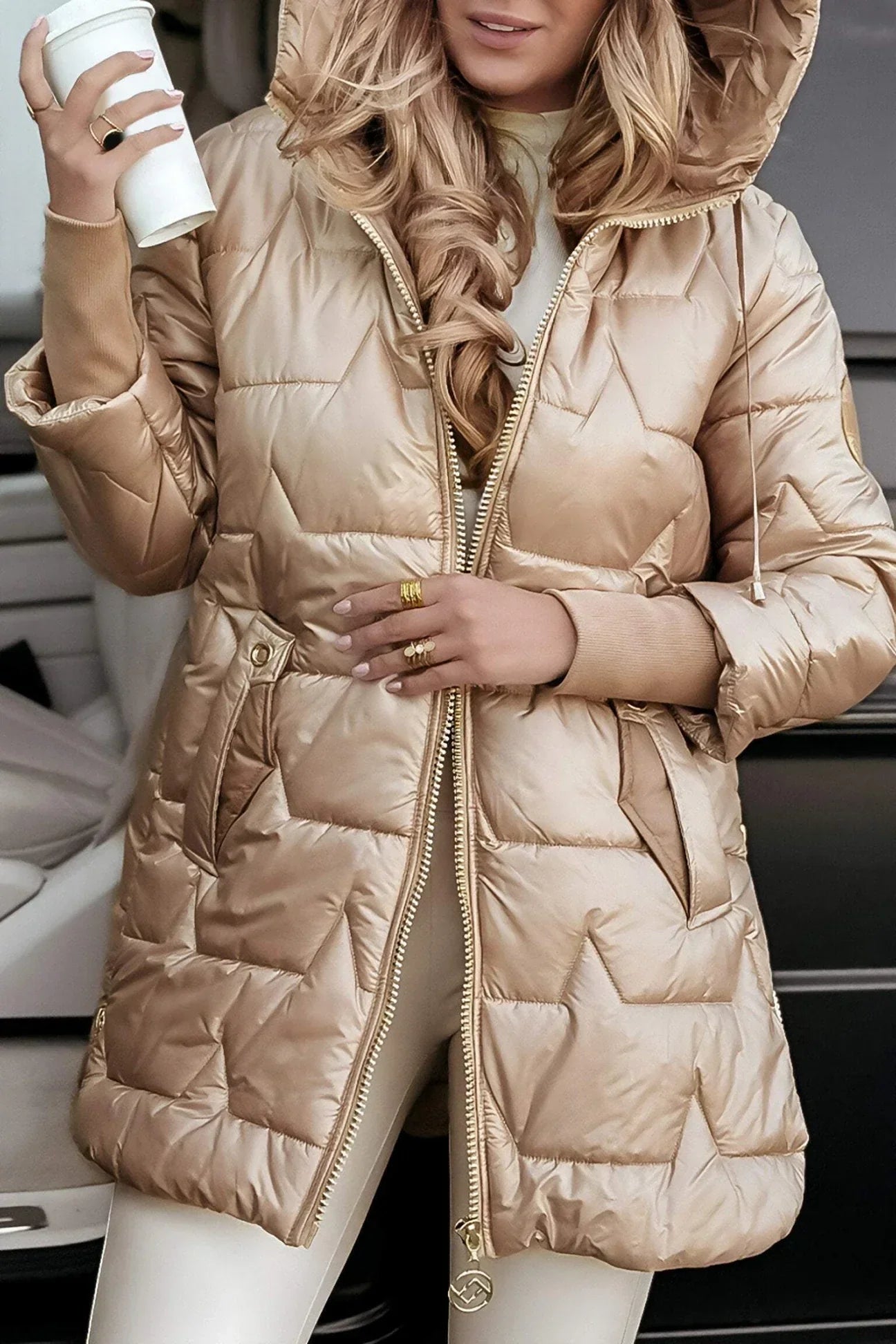 CELIA | Abrigo elegante con capucha acolchada